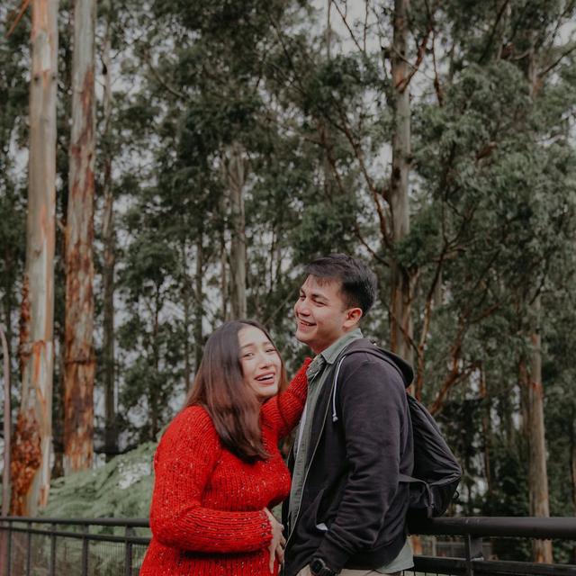 6 Potret Rizky Alatas Dampingi Adzana Bing Slamet saat Hamil, Makin Romantis