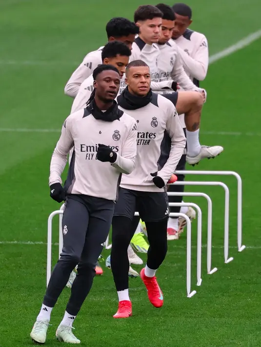 Jelang leg pertama babak 16 besar Liga Champions 2024/2025 melawan Club Atletico de Madrid, Los Blancos baru saja menderita kekalahan pada lanjutan Liga Spanyol. (Thomas COEX/AFP)