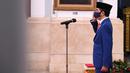 Presiden Joko Widodo atau Jokowi memimpin upacara Pengukuhan Pasukan Pengibar Bendera Pusaka (Paskibraka) di Istana Negara, Jakarta, Kamis (13/8/2020). Sebanyak 8 anggota Paskibraka akan bertugas pada upacara HUT ke-75 Kemerdekaan RI. (Foto: Lukas - Biro Pers Sekretariat Presiden)