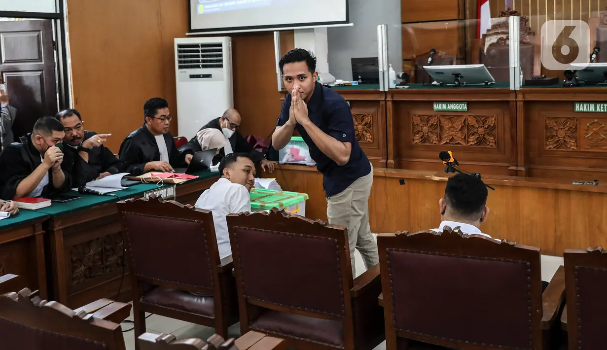 Terdakwa kasus pembunuhan berencana Brigadir Yosua Hutabarat atau Brigadir J, Richard Eliezer menjalani sidang lanjutan di Pengadilan Negeri Jakarta Selatan, Jakarta, Senin (12/12/2022). Sidang itu beragenda mendengarkan keterangan saksi Putri Chandrawathi yang juga merupakan terdakwa dalam kasus yang sama. (Liputan6.com/Johan Tallo)