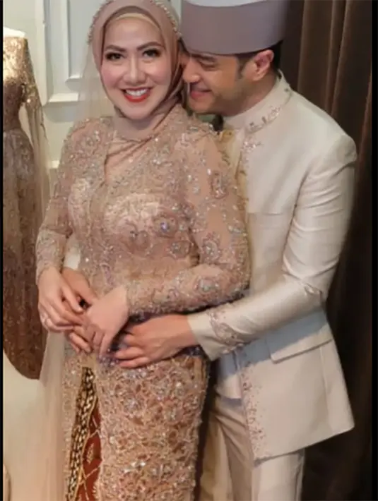 Venna Melinda dan Ferry Irawan Fetting Baju (Instagram/vennamelindareal)