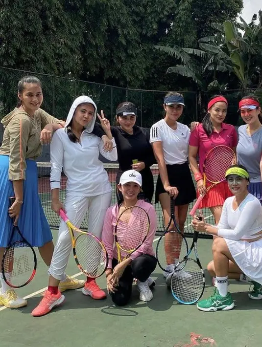 <p>Belakangan Paula kerap menjalani ragam jenis olahraga bareng geng artis seperti Ashanty dan Titi Kamal. Mulai dari tennis hingga zumba (Instagram/paula_verhoeven).</p>