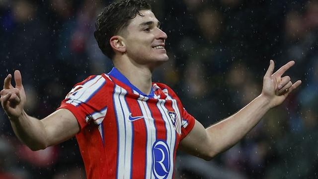 Julian Alvarez merayakan gol pada laga Athletic Bilbao vs Atletico Madrid di pekan ke-26 La Liga 2024/2025 (c) Ofisial X LALIGA
