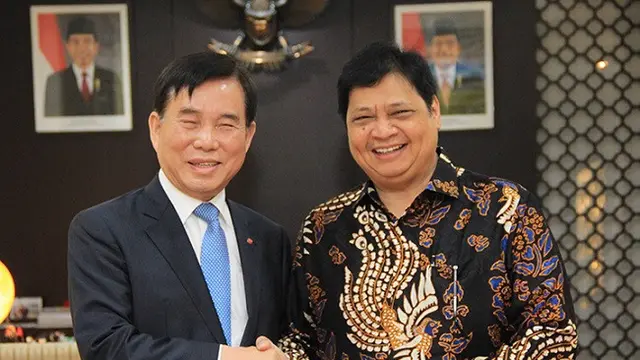 Menperin dan pihak Lotte Chemical Titan (Dok Foto: Website Kemenperin)