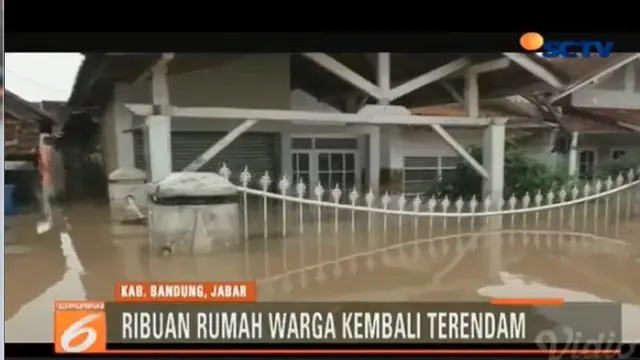 Ribuan pemukiman warga di kecamatan Baleendah, Dayeuhkolot, dan Bojongsoang, Jawa Barat Selasa (28/11) pagi kembali terendam banjir.