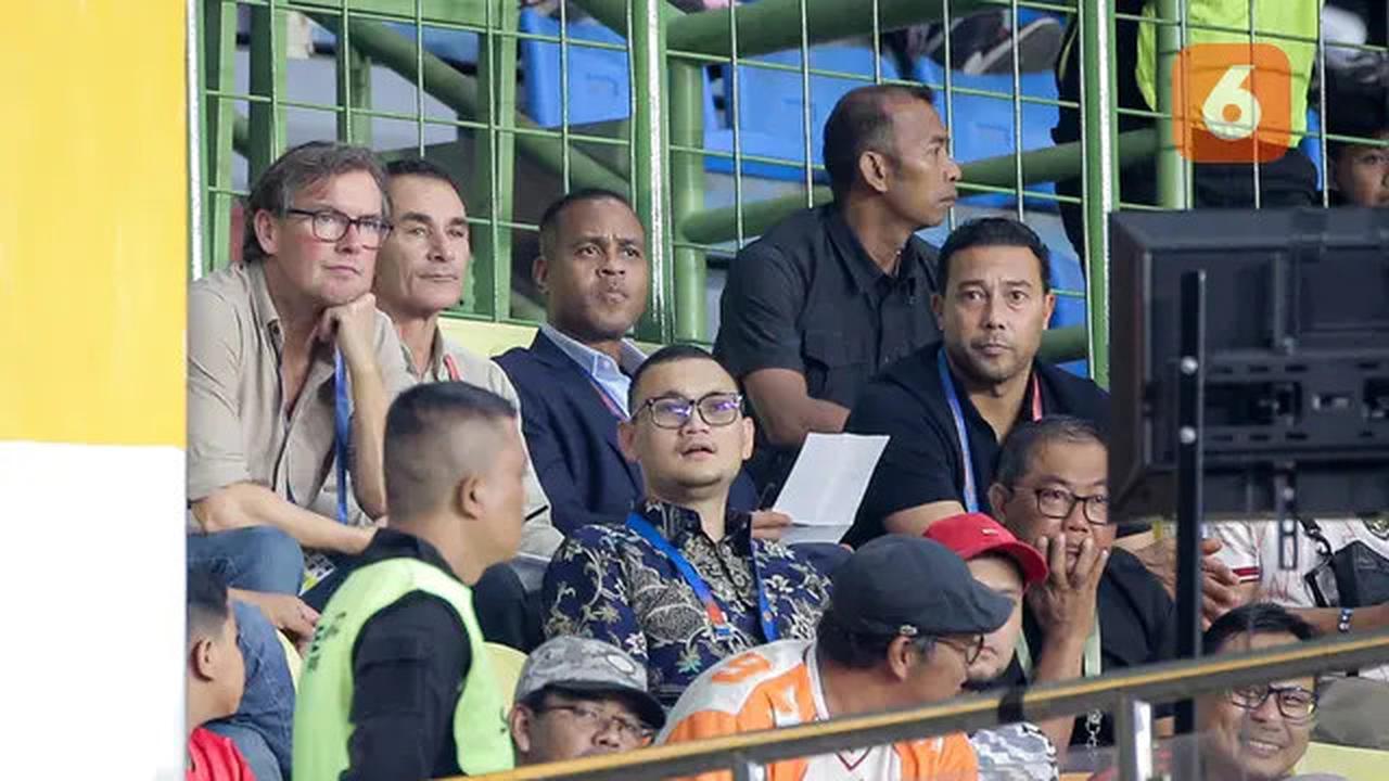 Patrick Kluivert dkk. Lahap Menikmati Hidangan Padang: Gulai Kakap Enggak Terlewat