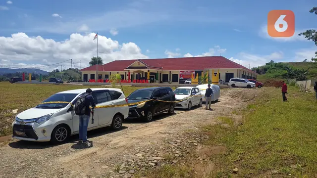Barang bukti empat unit mobil rental yang digelapkan (Arfandi/Liputan6.com)