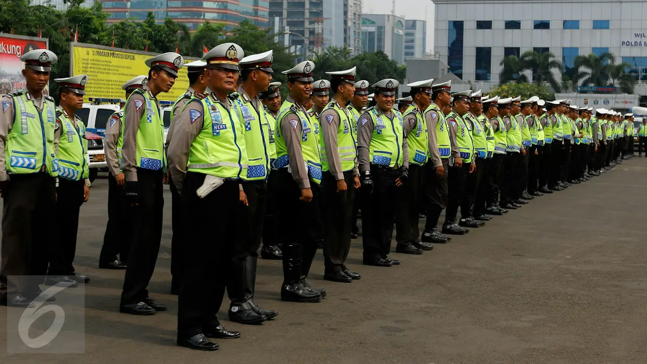20151110-Musim Hujan, Polda Metro Siagakan 200 Personel Satgas Banjir-Jakarta