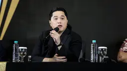 Ketua Umum PSSI, Erick Thohir memberikan keterangan dalam dalam konferensi pers Piala Presiden 2025 di Menara Danareksa, Jakarta, Jumat (13/06/2025). (Bola.com/Bagaskara Lazuardi)