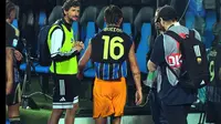 Paulo Dybala bertukar jersey dengan kiper Pisa, Louis Buffon, putra dari mantan rekan setimnya di Juventus, Gianluigi Buffon, dalam pertandingan Pisa vs AS Roma pada pekan kedua Serie A 2025/26 di Arena Garibaldi &ndash; Stadio Romeo Anconetani, Minggu (31-8-2025). (Dok. IG tommasoturci)