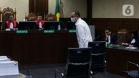 Terdakwa kasus gratifikasi dan tindak pidana pencucian uang (TPPU) Rafael Alun Trisambodo saat menjalani sidang tuntutan di Pengadilan Tipikor, Jakarta, Senin (11/12/2023). (Liputan6.com/Herman Zakharia)