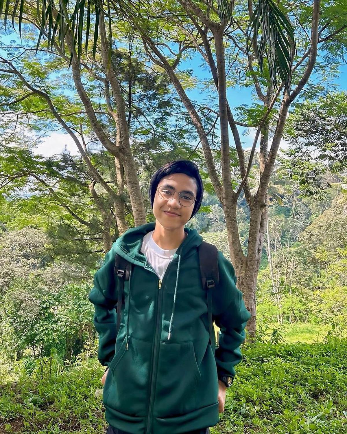 Senyuman Manis Eby