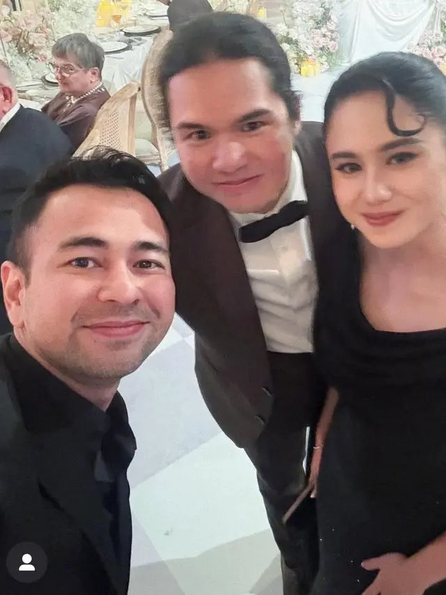 Couple Artis Elegan Hadir di Resepsi Pernikahan Al Ghazali dan Alyssa Daguise.