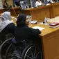 Koalisi gerakan perempuan disabilitas saat melakukan audiensi dengan anggota Komisi 8 DPR RI di gedung Parlemen, Jakarta, Jumat (8/3). Audiensi untuk mendukung percepatan pembahasan RUU Penghapusan Kekerasan Seksual. (Liputan6.com/Helmi Fithriansyah)