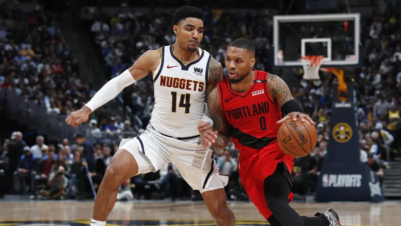 Damian Lillard (no 0) dijaga ketat Gary Harris