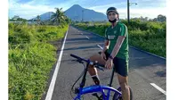 5 Gaya Bagas Adi Nugroho saat Liburan di Alam Bebas, Lepas Penat