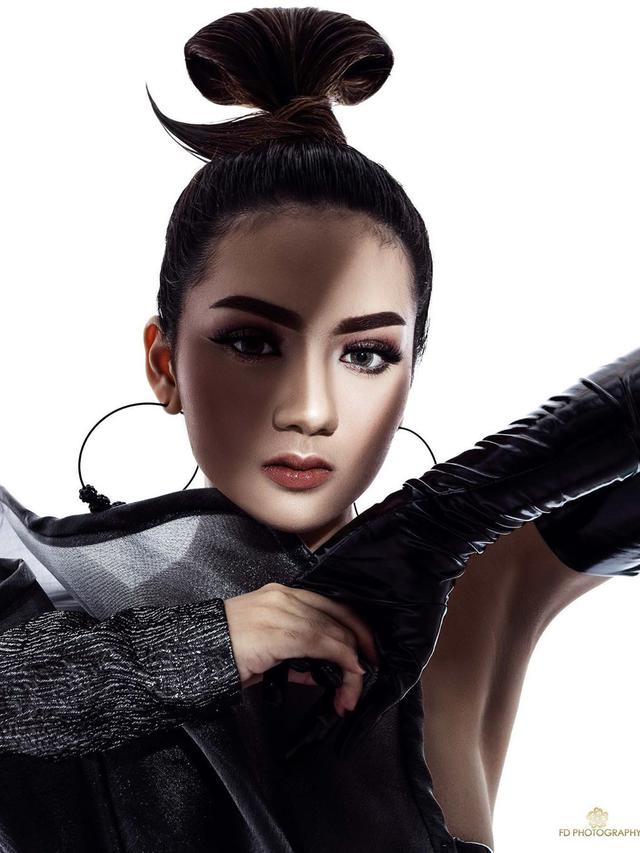 Tampil Elegan, Ini 6 Gaya Pemotretan Terbaru Ersya Aurelia