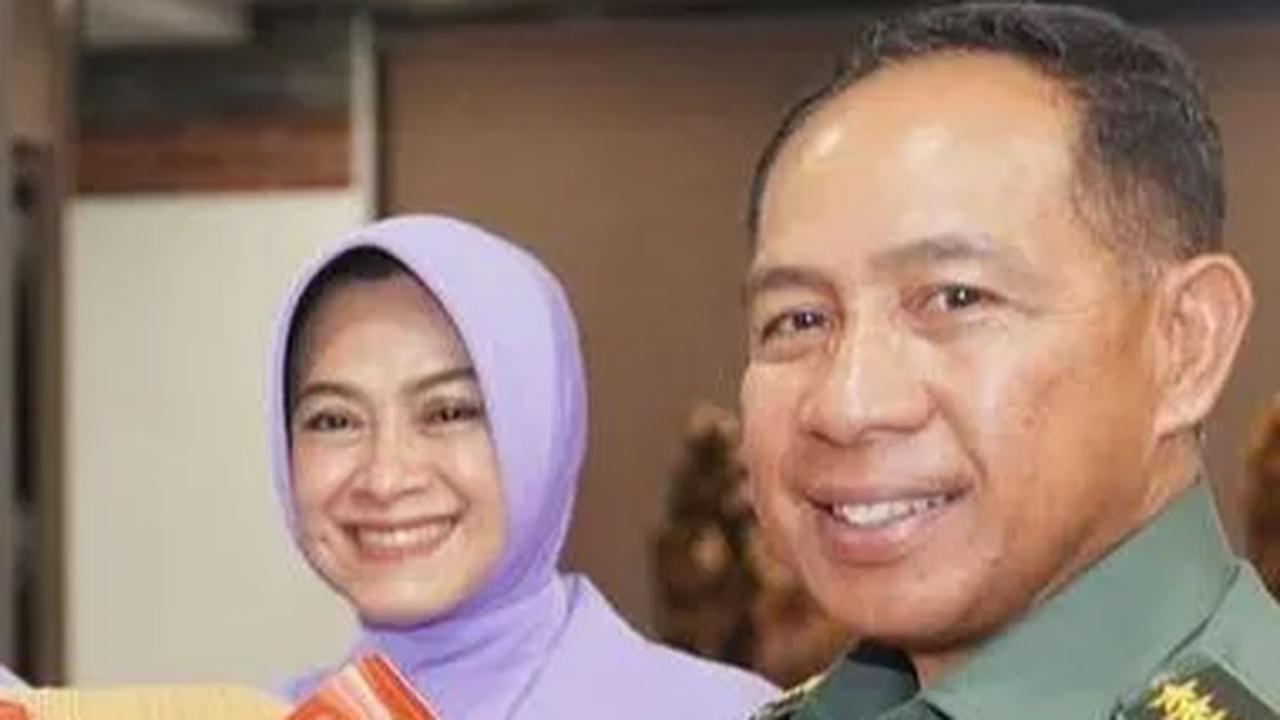 Tak Hanya Tongkat Komando, Laksamana Yudo Serahkan Kunci Rumah Dinas ke Panglima TNI Jenderal Agus Subiyanto