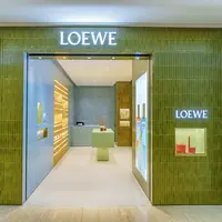 Kabar baik dari LOEWE Perfumes, yang membuka butik permanen baru pertamanya di Plaza Indonesia. Dengan tampilan butik yang apik, LOEWE Perfumes hadir dengan nuansa tropis yang memikat. / Foto : doc LOEWE Perfumes.