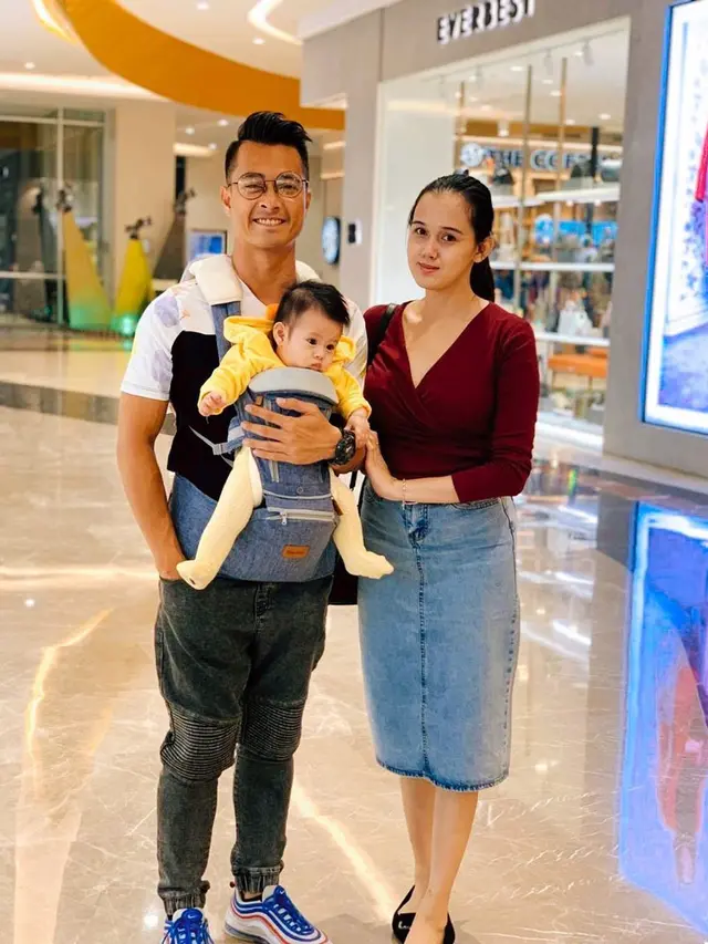 Istri Hamil Anak Ke-2, Ini 6 Potret Keluarga Kecil Eza Gionino dan Meiza Aulia