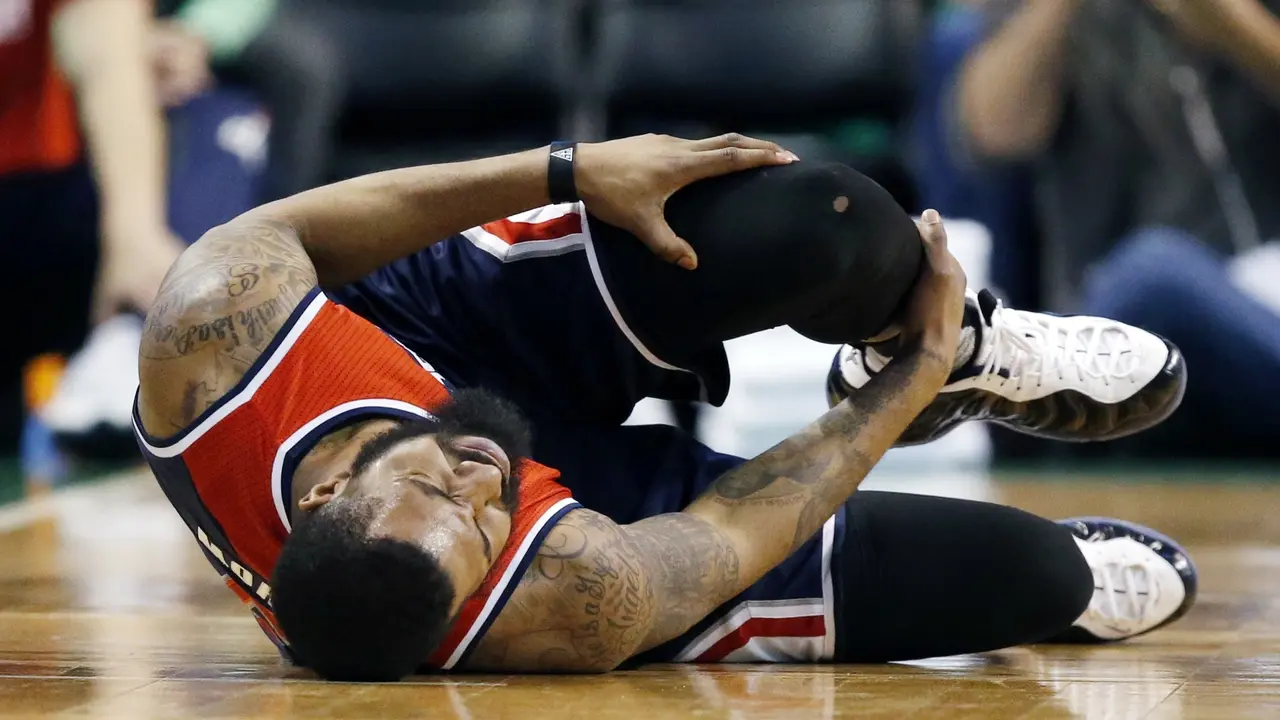 Penggawa Washington Wizards Markieff Morris terkena cedera pada laga pertama semifinal Wilayah Timur play-off NBA melawan Boston Celtics, Senin (1/5/2017) dinihari WIB. 
