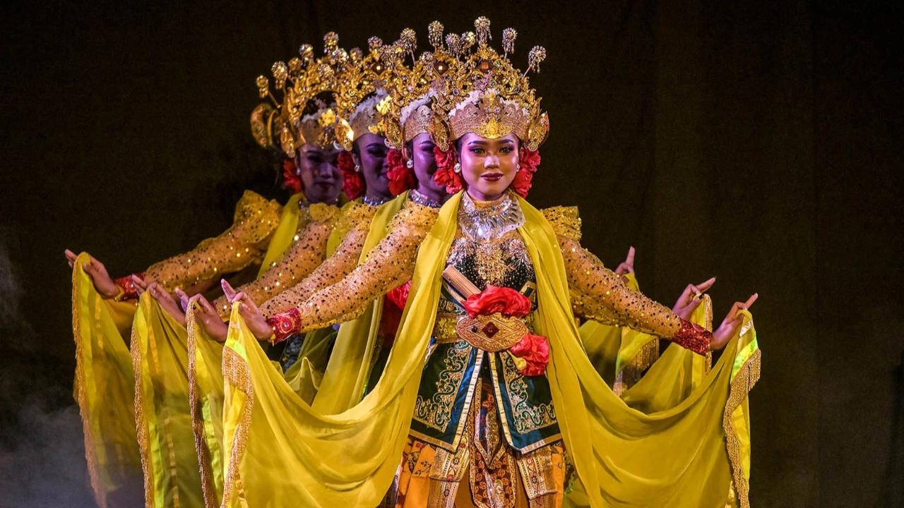 FOTO: Wayang Topeng Panji Hadirkan Pesona Tradisi di Taman Budaya Surabaya