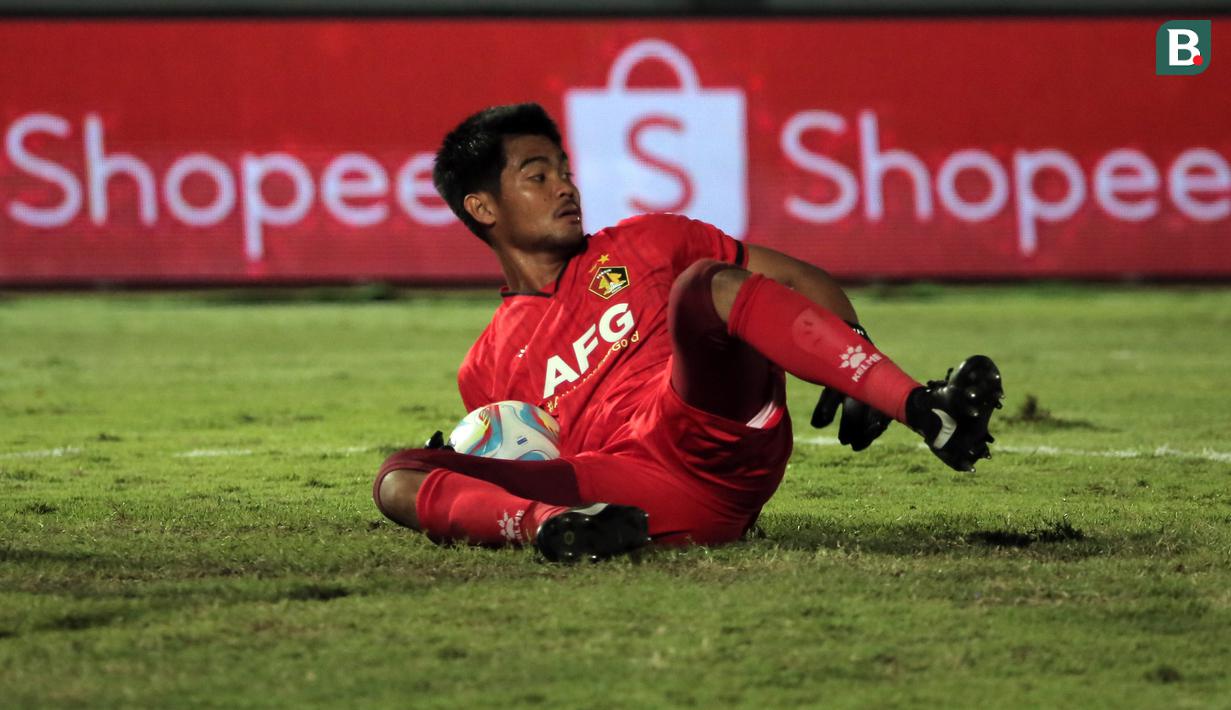 <p>Penjaga gawang&nbsp;Persik Kediri, Kurniawan Kartika Ajie, saat pertandingan pekan keempat BRI Liga 1 2023/2024 melawan Dewa United yang berlangsung di Stadion Indomilk Arena, Tangerang, Jumat (21/7/2023). (Bola.com/Ikhwan Yanuar)</p>