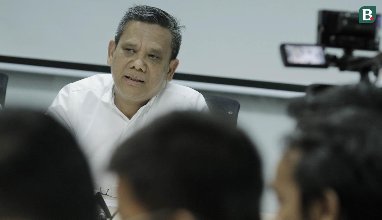 CEO PT Liga Indonesia Baru (LIB), Berlinton Siahaan, memberi keterangan saat jumpa pers di Kantor LIB, Jakarta, Selasa (6/3/2018). PT LIB telah melunasi sisa subsidi kepada 18 klub Liga 1 dengan total lebih dari Rp38 miliar. (Bola.com/M Iqbal Ichsan)