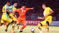 Persegres Permalukan Persisam di Kandang