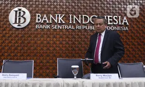 Gubernur Bank Indonesia Perry Warjiyo bersiap menyampaikan hasil Rapat Dewan Gubernur (RGD) Bank Indonesia di Jakarta, Kamis (19/12/2019). RDG tersebut, BI memutuskan untuk tetap mempertahankan suku bunga acuan 7 Days Reverse Repo Rate (7DRRR) sebesar 5 persen. (Liputan6.com/Angga Yuniar)