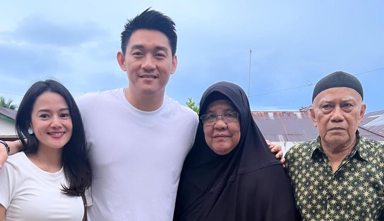 Ifan Seventeen, dan Citra Monica, bertemu dengan kedua orangtua Herman Seventeen. (Foto: Instagram/@ifanseventeen)