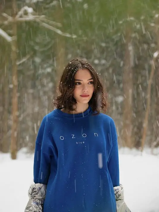 Bukan hanya kegiatan saat berlatih ice skating, tetapi juga berbagai pemotretan yang ia jalani. (Instagram/jmedvedevaj),