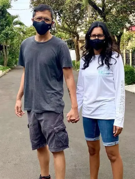 <p>Melansir dari website Pengadilan Agama Tigaraksa, Teddy melayangkan gugatan cerai talak pada 5 April 2023. Gugatan tersebut dikabulkan pada 15 Juni 2023. Selain mengabulkan cerai, pengadilan juga menetapkan hak asuh ketiga anaknya ke Teddy Soeriaatmadja. [dok. Instagram]</p>