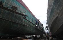 FOTO: Mengintip Geliat Perbaikan Kapal di Galangan Muara Angke