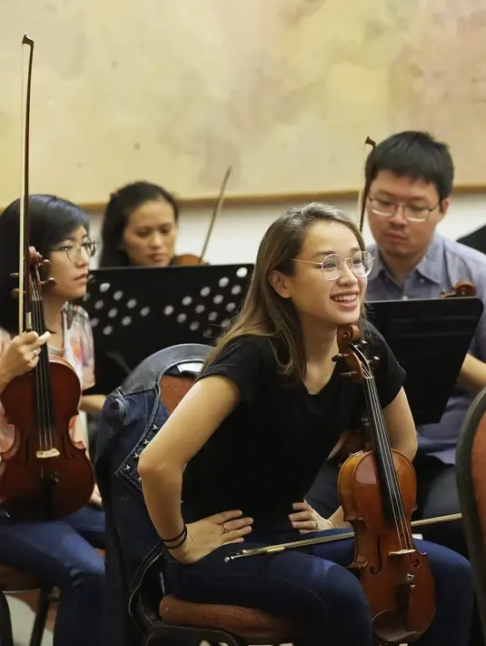 Avip Priatna latihan untuk Konser Love God and My Home Kamis (3/10/2019). (Bambang E Ros/Fimela.com)