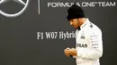Pebalap Mercedes, Lewis Hamilton mencatat waktu 1m26,295s dari 99 lap pada sesi terakhir hari ke-4 test pramusim di Sirkuit Catalunya, Barcelona, Spanyol, Kamis (25/2/2016).  (EPA/Alejandro Garcia)
