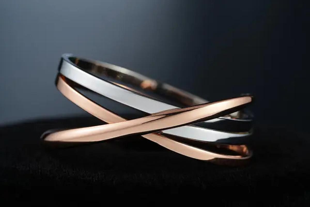 7 Model Gelang Emas Bangle Mewah 2025, Kilau Investasi di Pergelangan Tangan