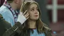 Kesedihan suporter West Ham pada seremoni Farewell Boleyn' usai melawan Machester United, (10/5/2016). (Reuters/Eddie Keogh)