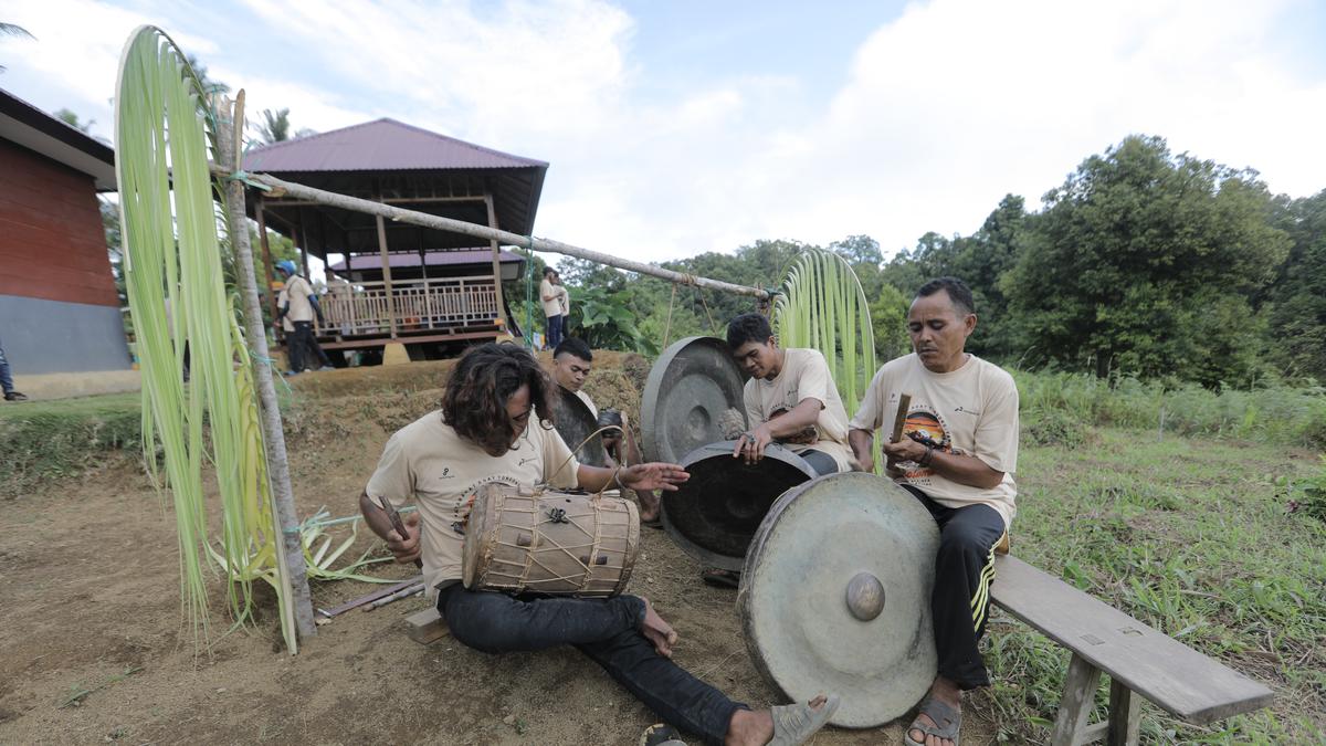 Belajar Menyelamatkan Bumi dari Kearifan Masyarakat Adat Togong Tanga