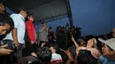 Dalam sambutannya yang hanya 15 menit, Jokowi menyampaikan ucapan terimakasih kepada seluruh relawan yang masih setia menanti ditengah guyuran hujan, Bandung, Rabu (11/6/2014) (Liputan6.com/Herman zakharia).