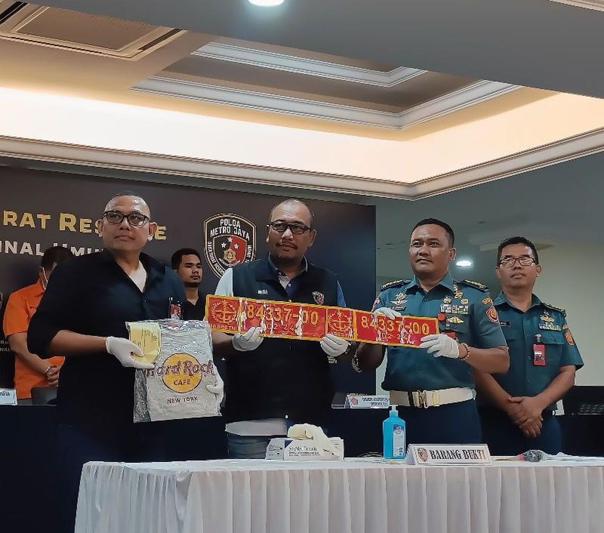Dirbin Gakkumplin Puspom TNI (Kolonel Laut) PM Joko Tri Suhartono membagikan tips mengenali dan ciri-ciri pelat palsu kendaraan dinas TNI.