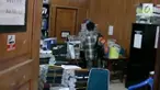 Cari bukti tambahan 4 penyidik KPK rabu siang juga melakukan penggeledahan di ruang arsip kantor walikota Kendari, Sulawesi Tenggara, penggeledahan di dampingi oleh pegawai kantor Pemkot Kendari.