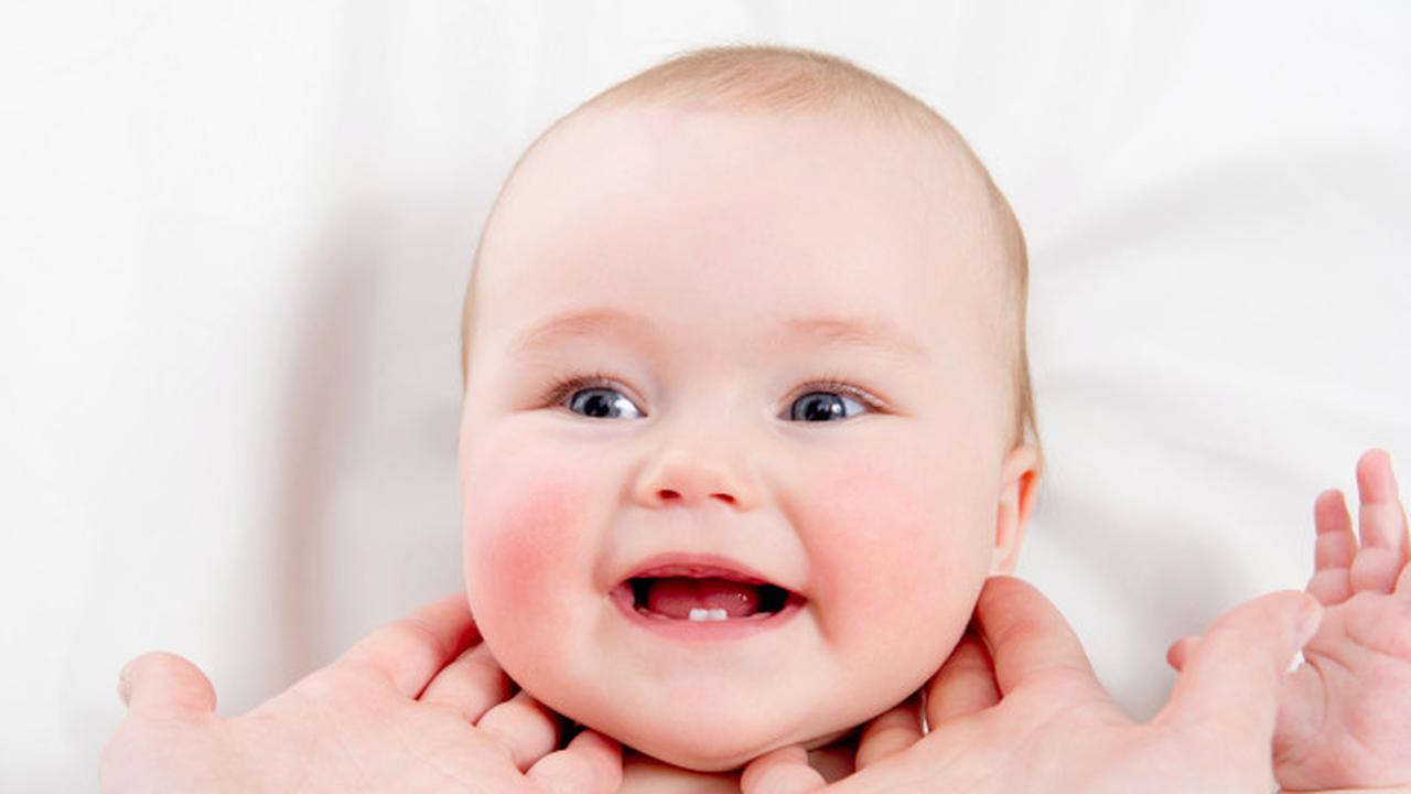 Manfaat Memijat Bayi