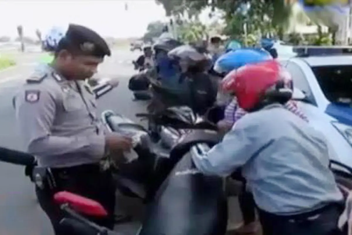 VIDEO: Pasca-Teror, Polisi Lakukan Razia di Sejumlah Tempat