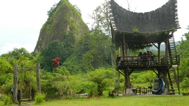 Suasana Taruko Cafe Bukittinggi yang sejuk dan tenang. (Liputan6.com/ Novia Harlina)