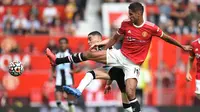 Liga Inggris: Duet Harry Maguire dan Raphale Varane Dicap Buruk usai Manchester United Ditahan Newcastle
