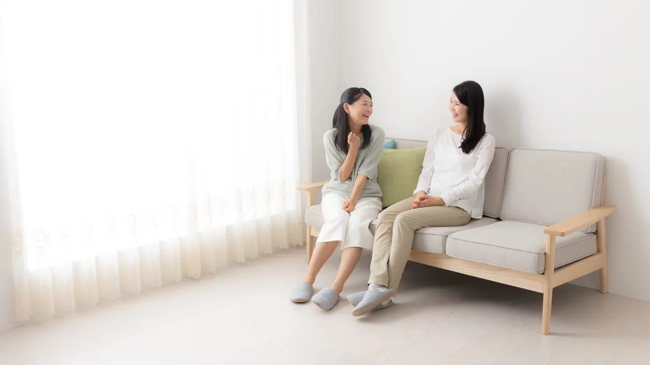 8 Tanda Seseorang Terlalu Banyak Bicara, Bagai Tong Kosong Nyaring