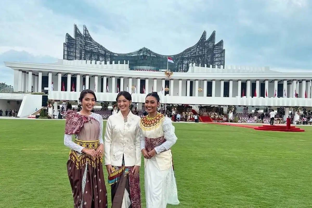 Tampilan Anggun Mawar De Jongh, Novia Bachmid, dan Olivia Pardede Bawakan Lagu “Puspa Warni” di IKN Nusantara