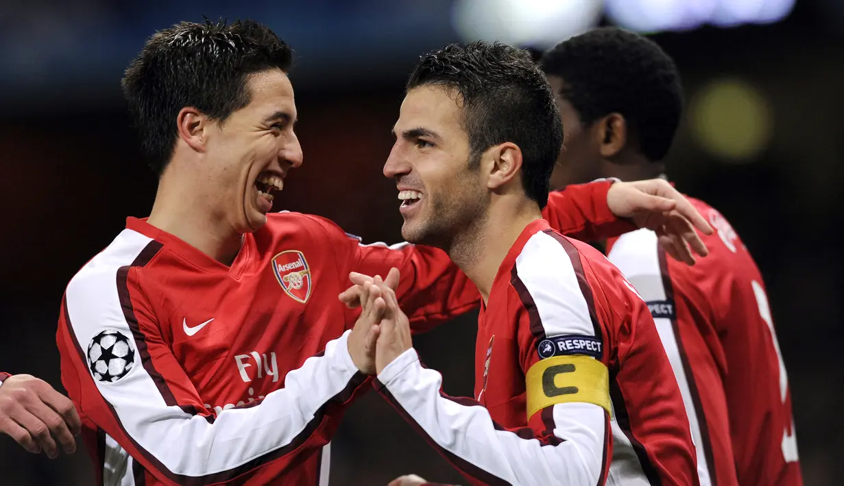 Cesc Fabregas. Gelandang Spanyol yang didatangkan Arsenal dari Akademi Barcelona pada awal musim 2003/2004 ini mulai menjabat kapten Arsenal di pertengahan musim 2008/2009 menggantikan William Gallas. Total 8 musim ia tampil 303 laga dengan torehan 57 gol dan 96 assist. (AFP/Adrian Dennis)