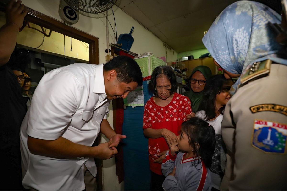 Menteri PKP Maruarar Sirait tinjau rumah Nenek Hasna